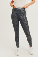 Load image into Gallery viewer, Camo Holographic Foil Leggings
