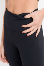 Load image into Gallery viewer, Essential Solid Black Leggings With Lycra
