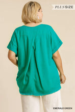 Load image into Gallery viewer, Emerald Green Linen Blend Top
